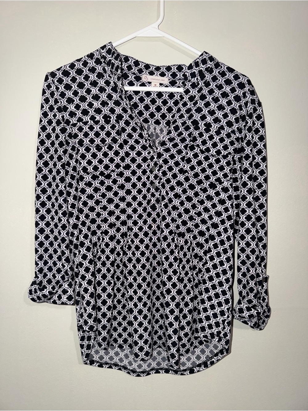 db Established 1962 Black & White Geometric Print Button-Up Blouse – Size M